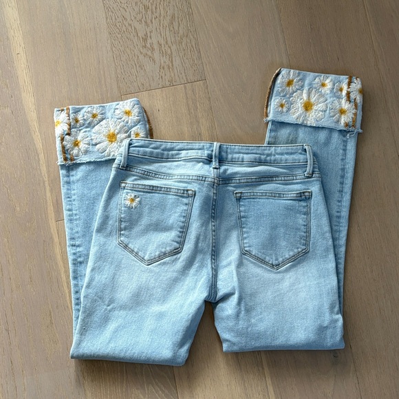 Driftwood Light Blue Jeans with Daisy Embroidery - Picture 4 of 4